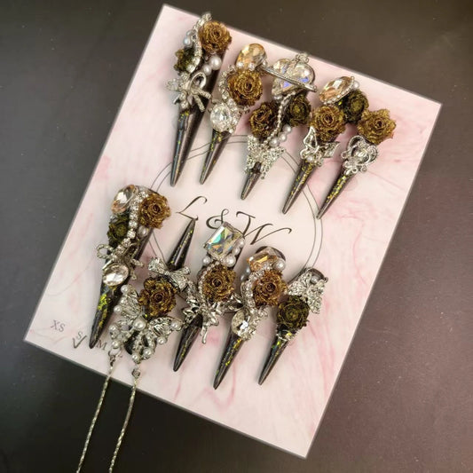 ⬛️NANABOSS🔷🖤Gilded Rose Gothic Nails🦋