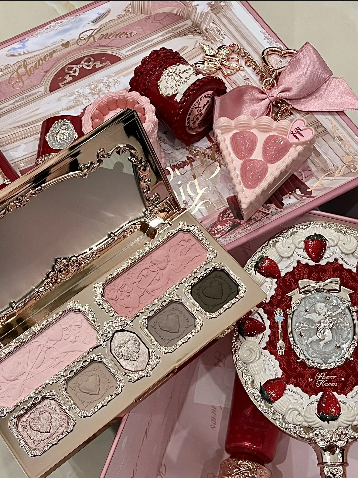⬛️NANABOSS🔷 Cupid Strawberry Cake Limited-Edition Makeup Gift Set (3 Free Gifts Included)